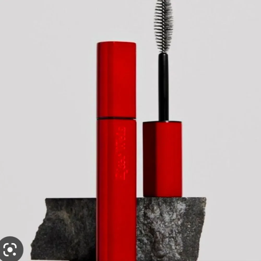 Kjaer‎ Weis Im-Possible Volumizing Mascara